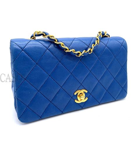 Pochette Chanel in Vernice Blu 